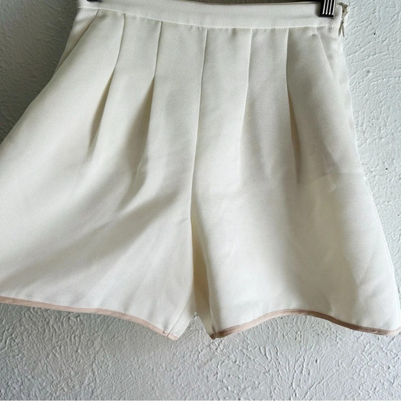 Aritzia Wilfred Le Fou Rosemere Ivory Pleated Shorts Sz 00 - Picture 2 of 4